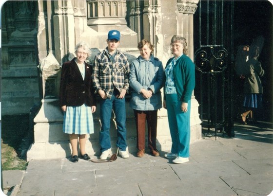 1985 - Sylvia with Mum, nephew Mark and Cynthia outside Rochester Cathedral.