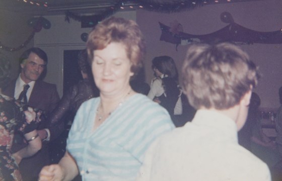 1976 NYE, Bulkington Village Hall - Dancing queen 