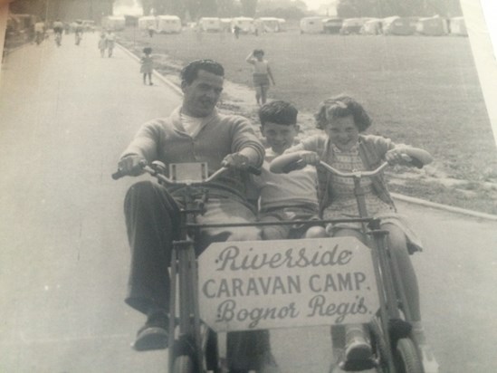 Bognor Regis Holiday - Roy with his Dad and Sister