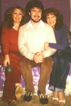 1981 Mum Bev, Mark and Auntie Palla.