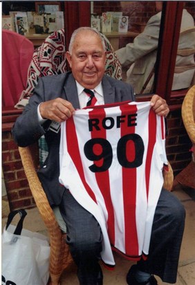 Geoff at 90, the best player in the Sunderland team.