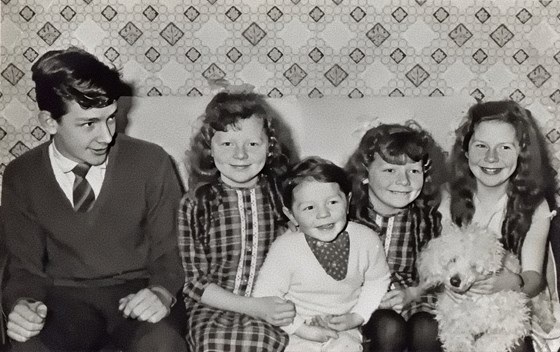 Lynne as child with family