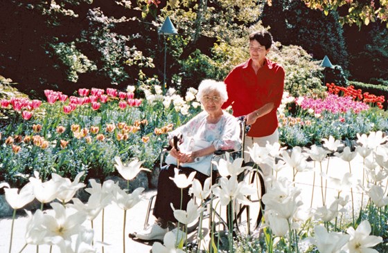 May 1987. Therese visits her mother, Juliette Bernuy in Victoria, BC.