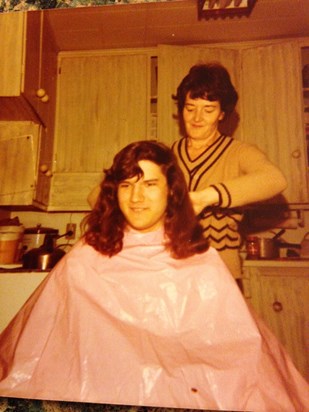 Thérèse cutting Edmund's friend Joe's hair- 1977