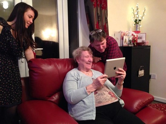 Showing Nan the modern tech