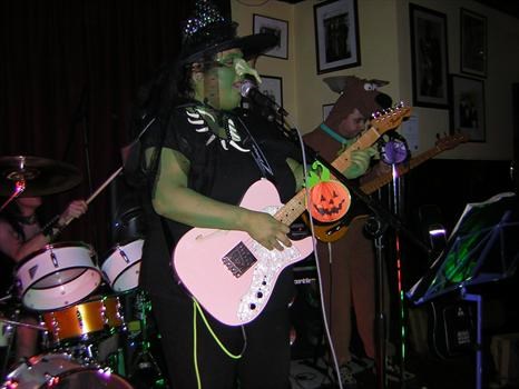 This is Jacky playing with Dont Call Me Jane Halloween down the Globe 2007!