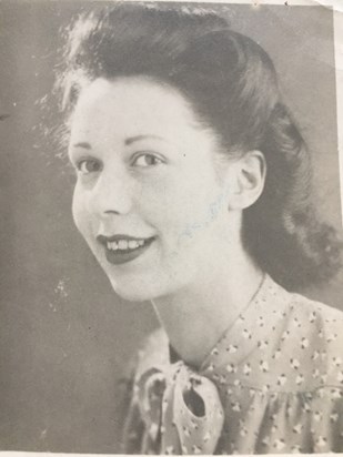 Sheila 1946 aged 17