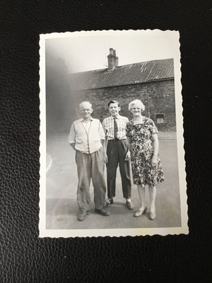 Stewart with his parents Jim & Annie circa 1966