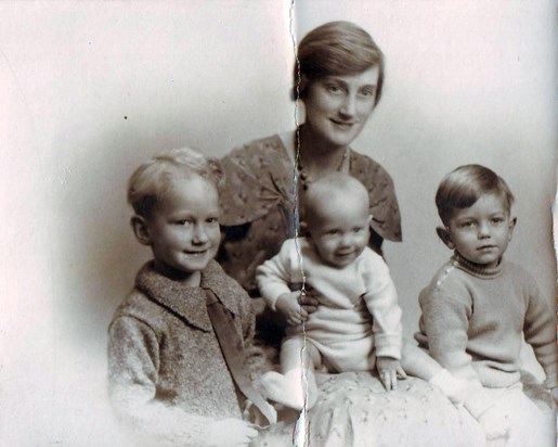 Michael (L), David (R) and Peter with their mother (Peter = c. 1 year old?)