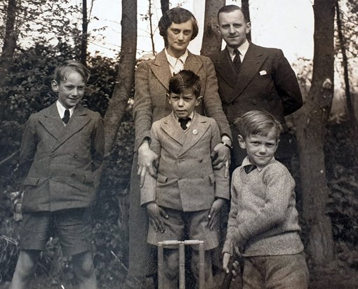 CECIL & MARGARET WRIGHT WITH THEIR BOYS LtoR MICHAEL, DAVID & PETER
