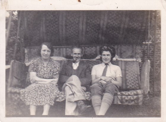 Pauline in her Timber Corps uniform with her parents, 1942
