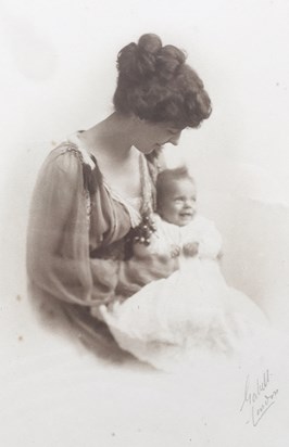 1919 with her mother