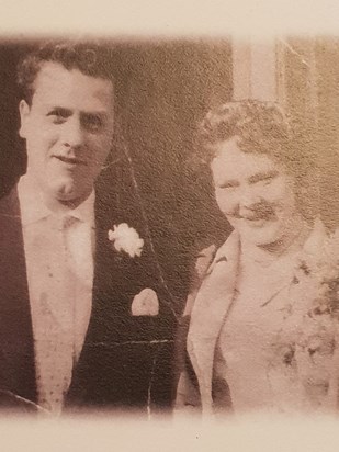 mum and dad wedding photo
