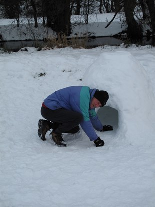 Digging a snow hole in Derbyshire. December 2010