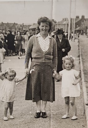 1949: with mum & Eileen, Saltcoats, Scotland