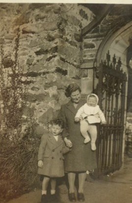 Mum & children evacuated to Llanrwst 1944