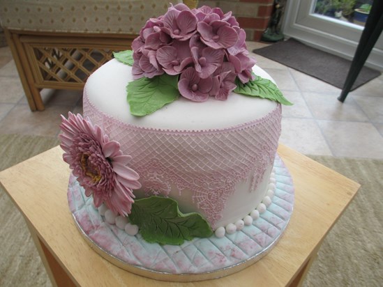 Mum's beautiful 80th Birthday cake.