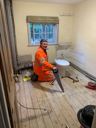 Mart ripping the bathroom out at the cottage he didn’t get it finished bless him 💕