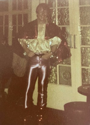 1978/79 The Landsdowne Pub Torquay - ready and raring to go to the New York New York Disco for SDTC students at The Hideaway club (our regular haunt) Always the best dressed! 