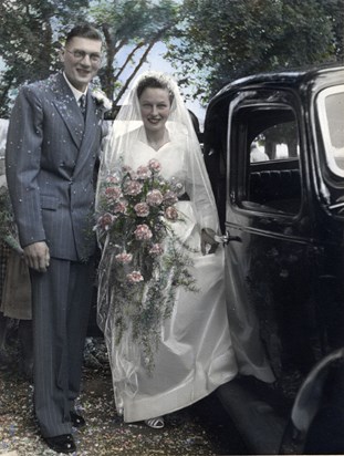 Wedding Day 23-8-1952 - Leaving Ringsfield Church