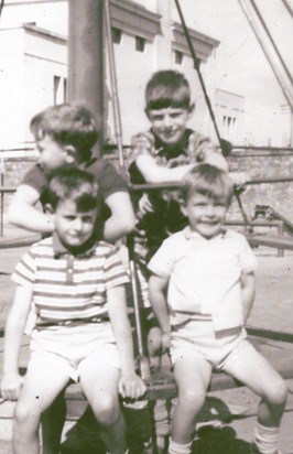 Drew (front L) with his brothers on holiday in Largs. Norman on the right, Brian behind and Stuart not paying attention