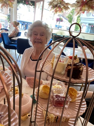 Afternoon Tea in Berkhamsted to celebrate Nanny’s 91st birthday. 