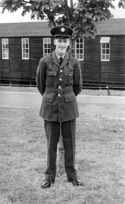 19550807, Roy in RAF uniform, Cardington, Bedfordshire