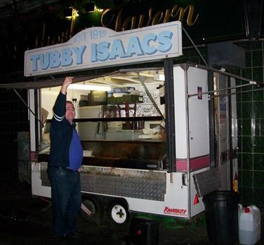 To the left is Tubby Isaacs'  famous jellied eel stall on the corner of Goulston St - supplier of sl