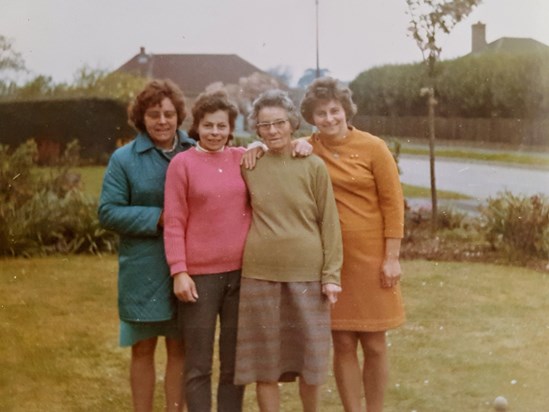 Three sisters and Mum June,Violet and Freecia (Sheila)