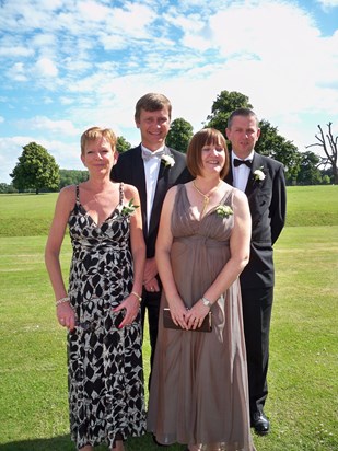 Brothers and Sisters at Karen and Darren's Wedding