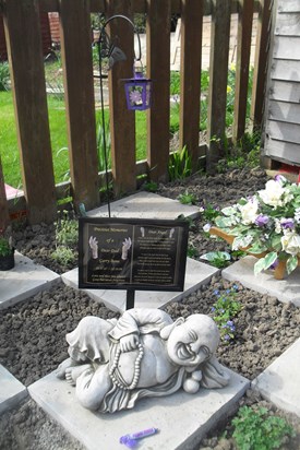 garrys memorial garden