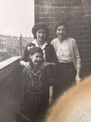 Lynda with her mum and Aunt Mem (Mary)