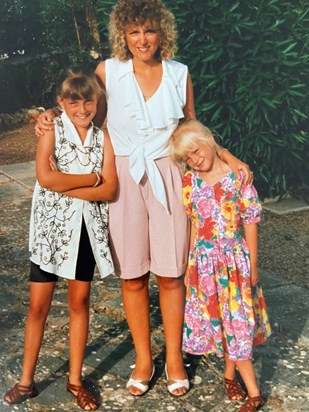 Linz with her girls 26 years ago ❤️