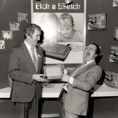 Etch a Sketch, Toy Fair, Dave Potter & Dad - Toys n Playthings