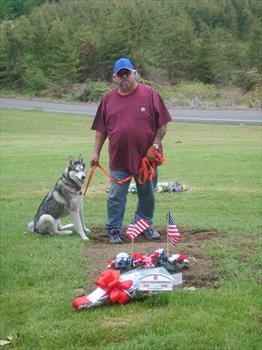 DAD AND MIA AT YOUR GRAVE ON MEMORIAL DAY O8SD531318