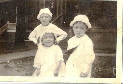Mom&Brothers 1920