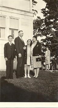 Mom,Grandma & Grandpa Sauer, Harry 1930