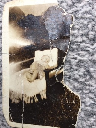 Photo that Chris carried in his wallet, aged 4 months old