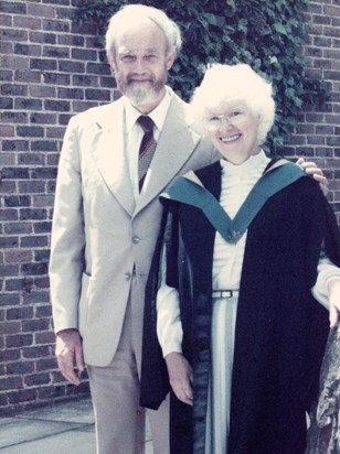 MumDadGraduation1987