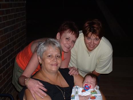 Helen,Angie,jolene and baby Esyone'
