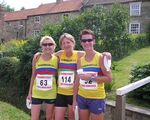 Janet, Sharon & Jane at Kilburn 7m road race 2005