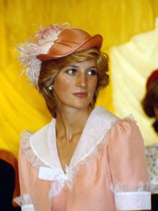 princess diana on her going away honeymoon outfit in australia