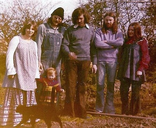 1974 Easter, Mellis, Priya, Prags, Amy Majida in front, Len, Phil and Julia
