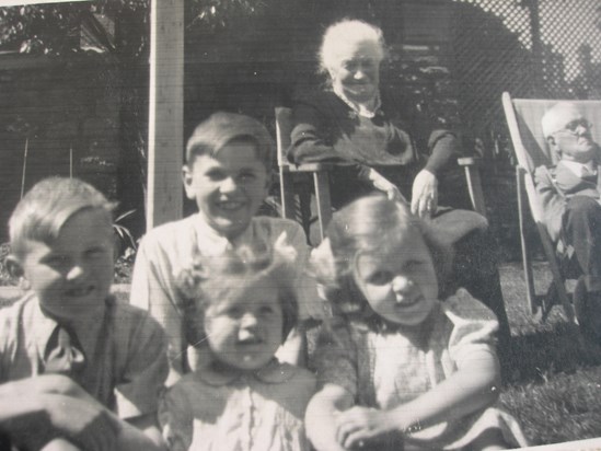 Grandma and Grandpa Hancock, David, John, Margaret and Ruth at Mayfield. Maybe during the war when they were all living there.