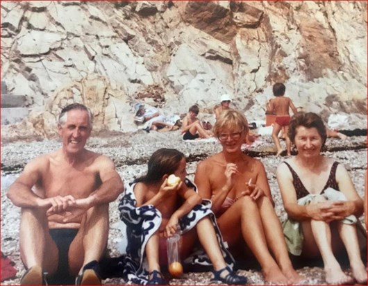 2002 - Jack on Looe Beach with Joan, Tania & Annie