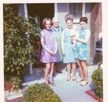 Auny Marie, Aunty Chris, Gran, Me & Mum