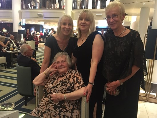 Mum and daughters on Norwegian cruise 