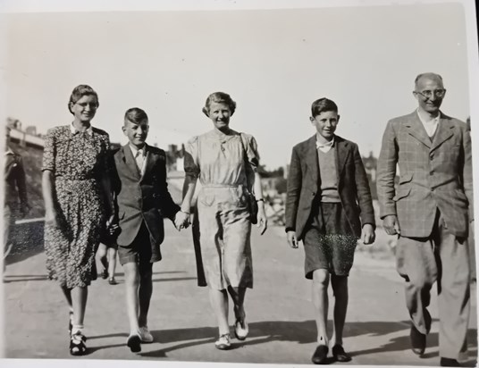 A visit to the seaside: Eva, Frank, Helen, Keith and Sydney