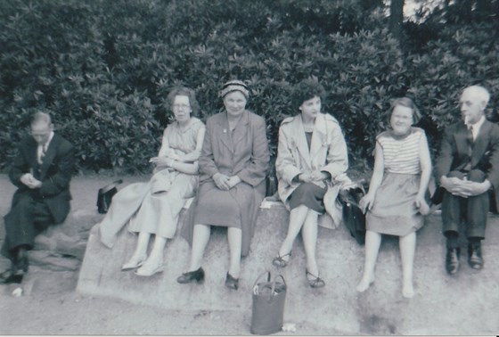 dad,aunt lily, mum and aunt liliies daughters