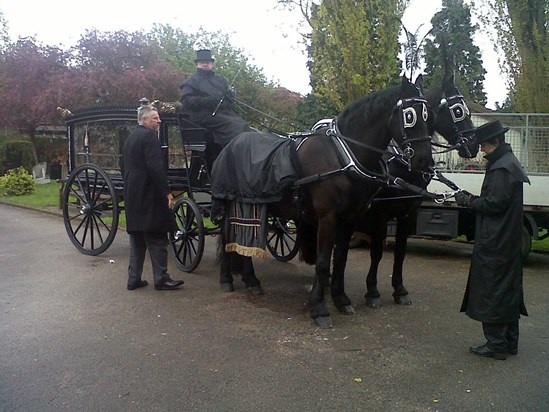 Les taking his pal to his final resting place xx